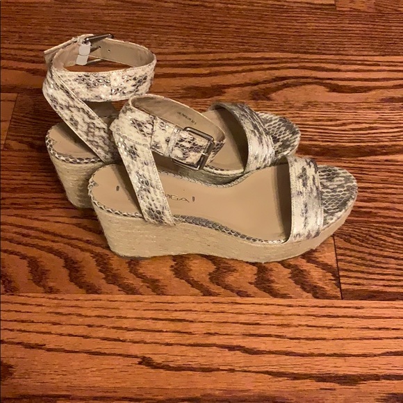 Via Spiga snakeskin wedge sandals - Picture 2 of 5